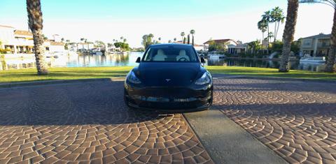 Tesla Model Y 2025