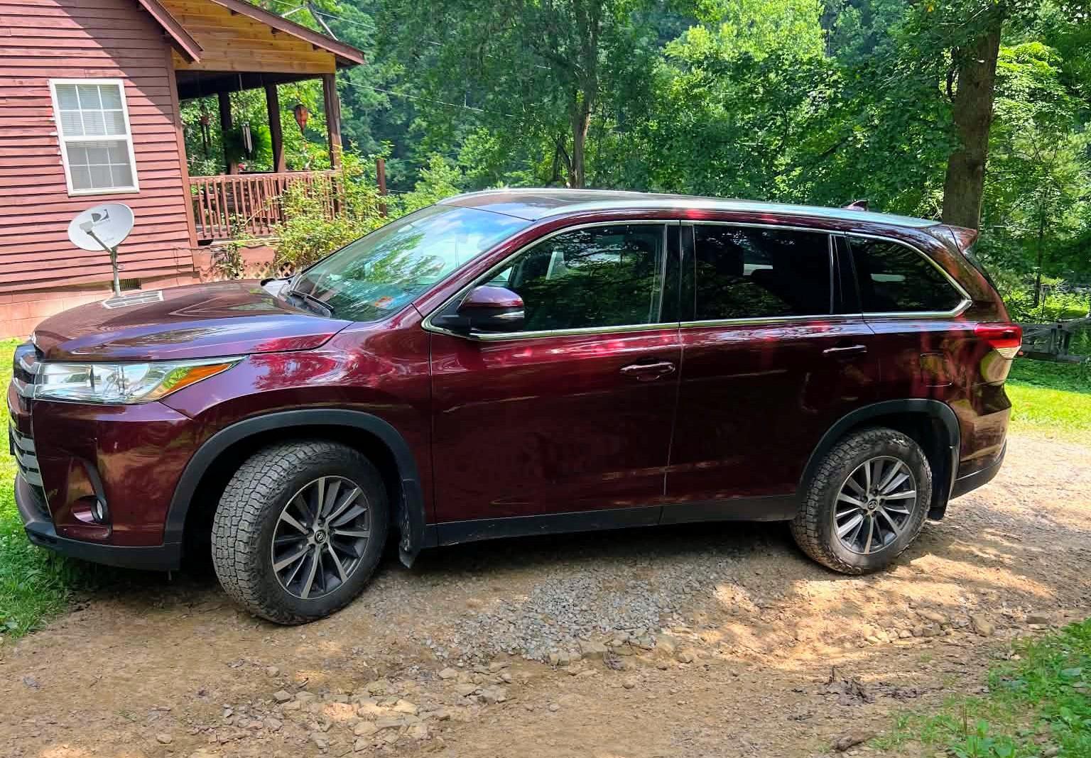 Toyota Highlander 2019 in Harts, WV
