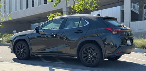 Lexus UX 2025