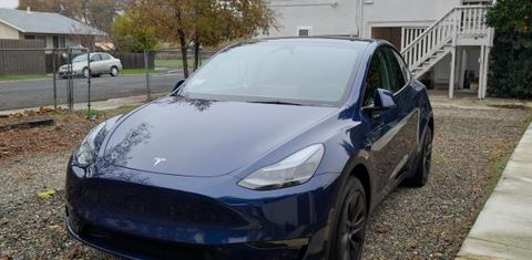 Tesla Model Y 2025