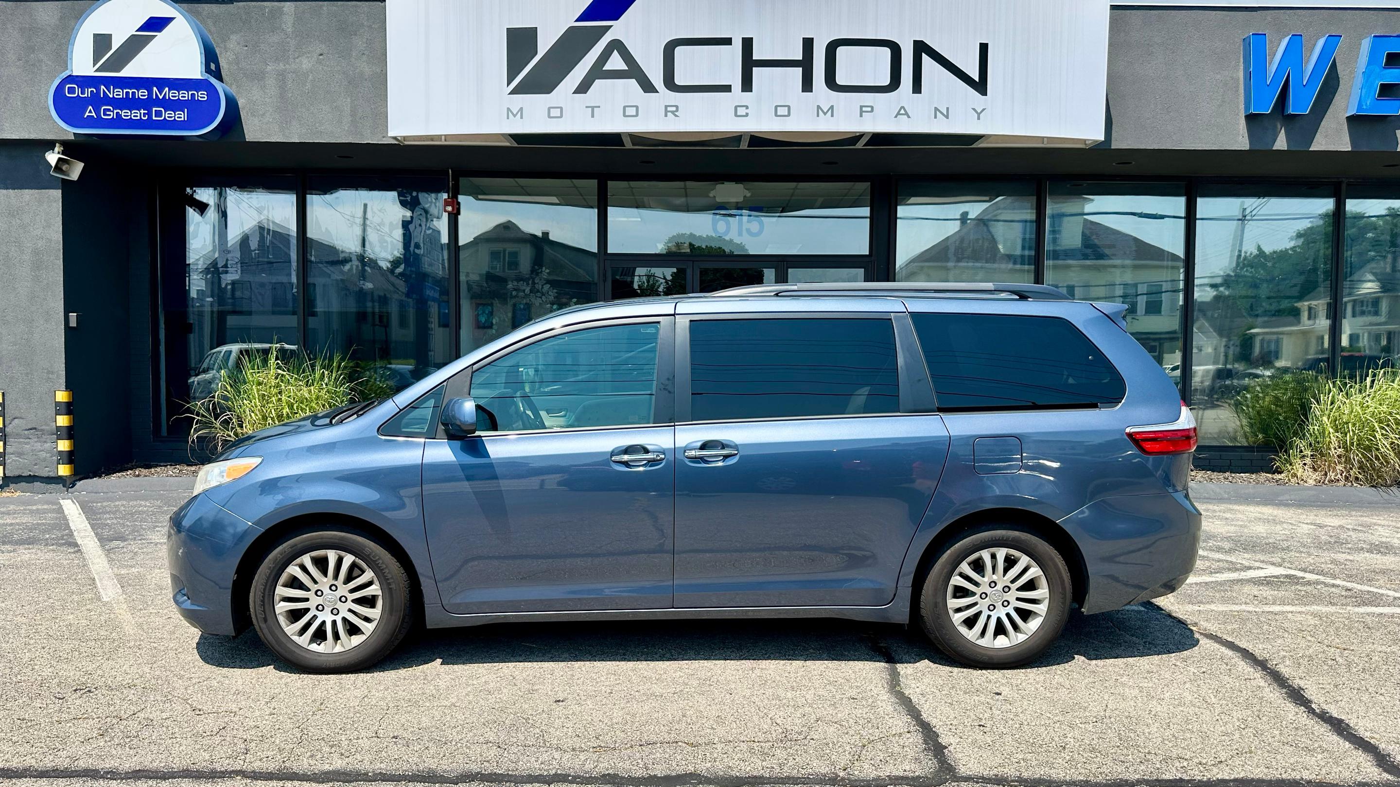 Toyota Sienna 2017 in Cranston, RI