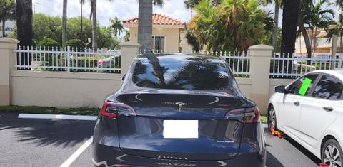 Tesla Model Y 2025
