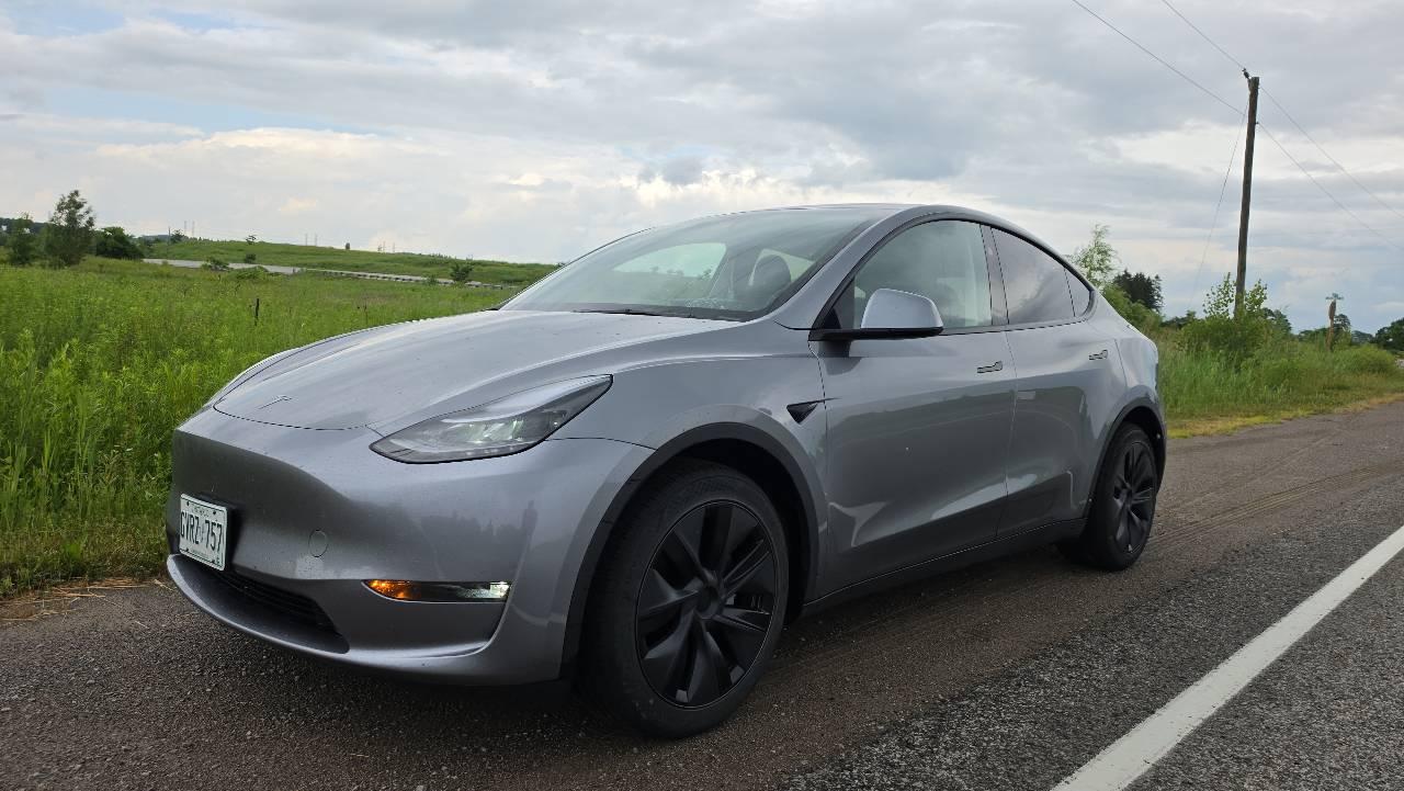 Tesla Model Y 2025 in Oshawa, ON