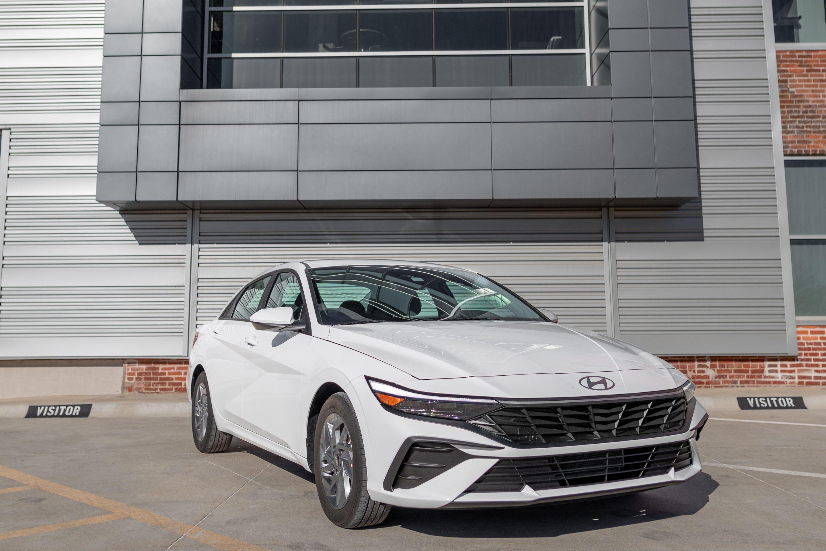 Hyundai Elantra 2024 in Wichita, KS