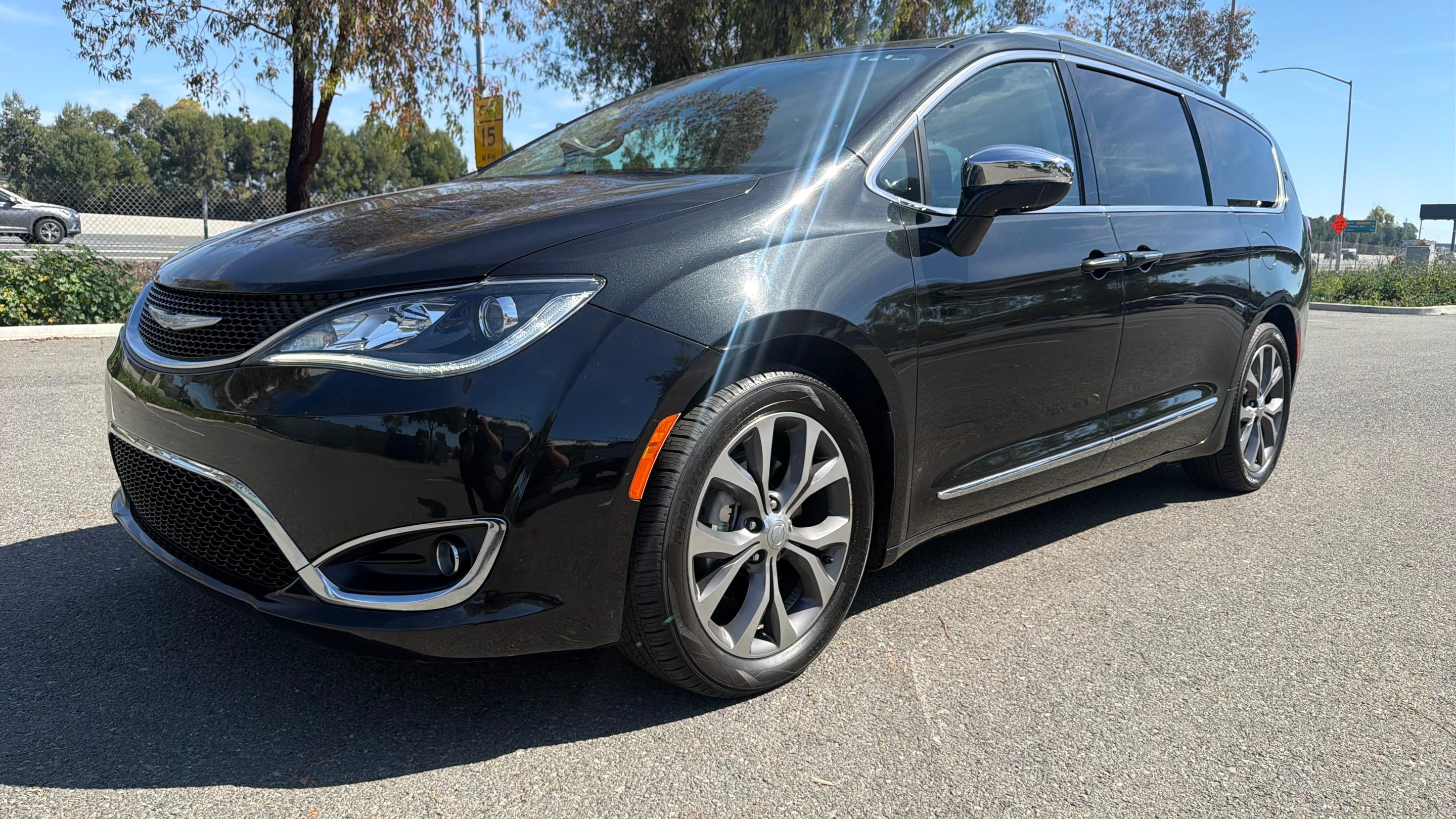 Chrysler Pacifica 2017 in 