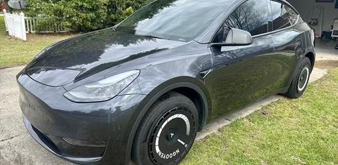 Tesla Model Y 2024
