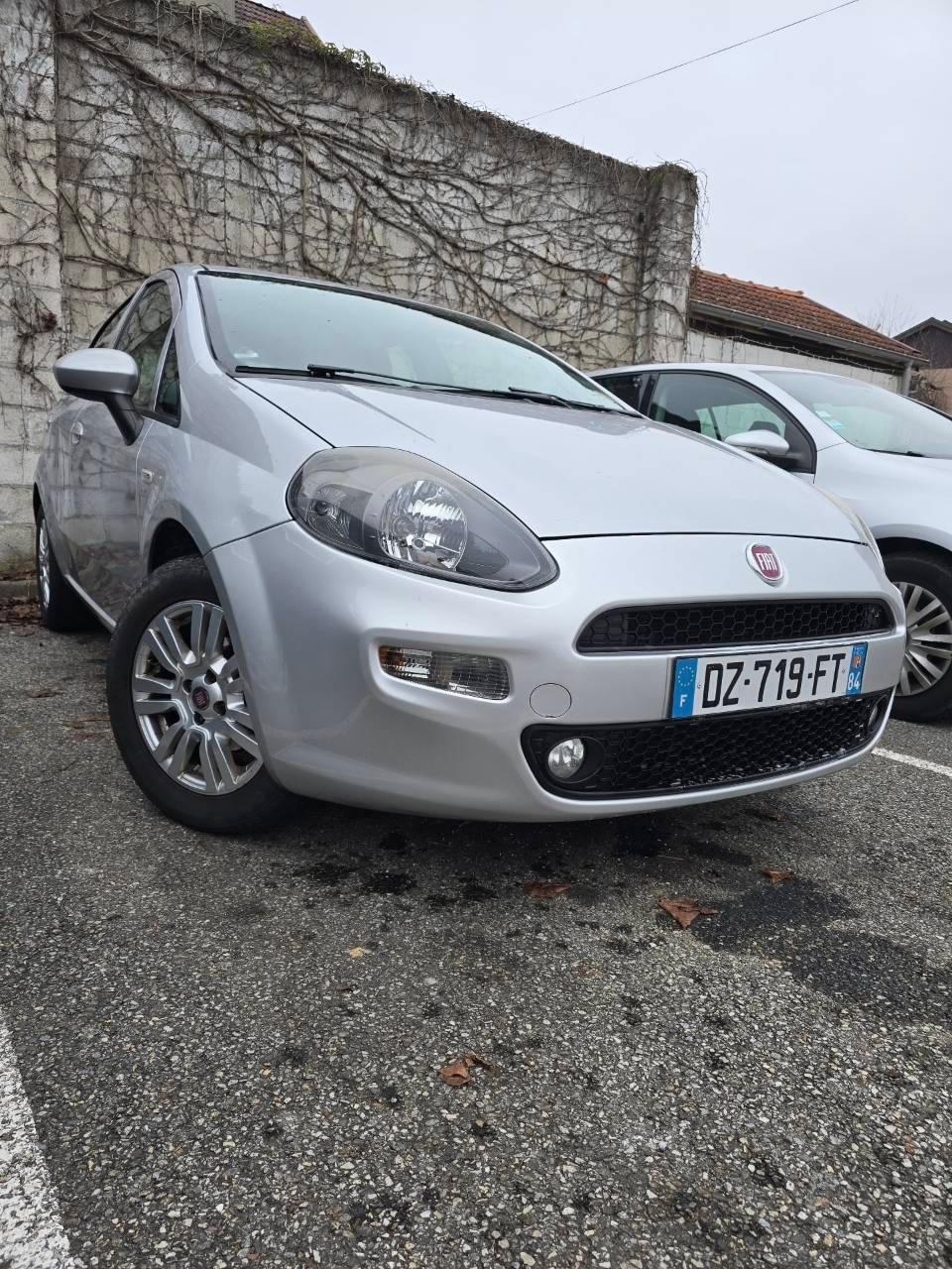 FIAT PUNTO EVO 2016 à Albertville
