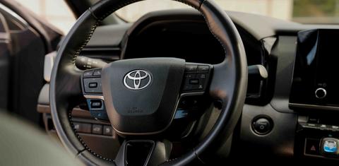 Toyota Camry Hybrid 2025