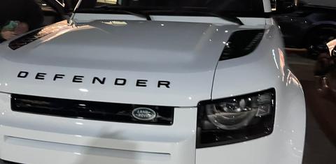 Land Rover Defender 2025