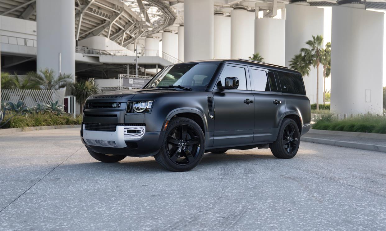 Land Rover Defender 2024