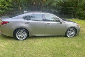 Lexus ES car