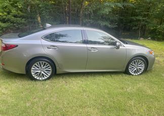 Lexus ES car