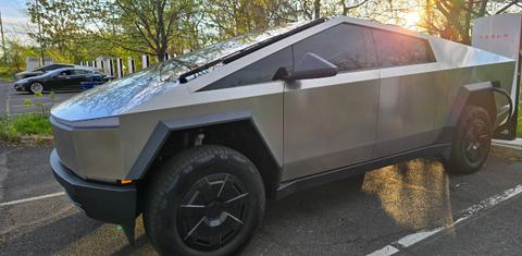 Tesla Cybertruck 2025