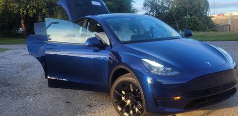 Tesla Model Y 2024
