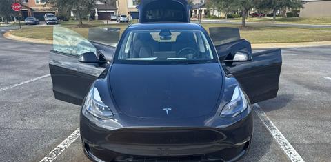 Tesla Model Y 2025