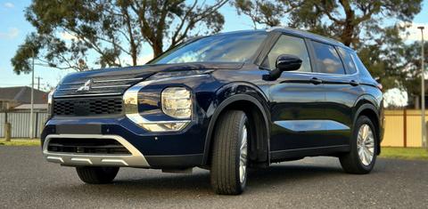Mitsubishi OUTLANDER 2024