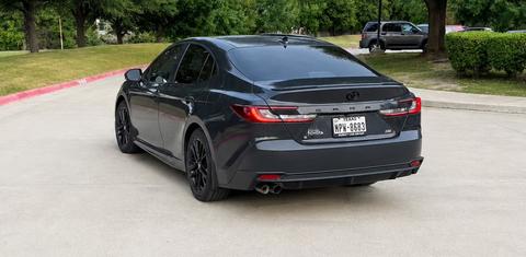 Toyota Camry Hybrid 2026