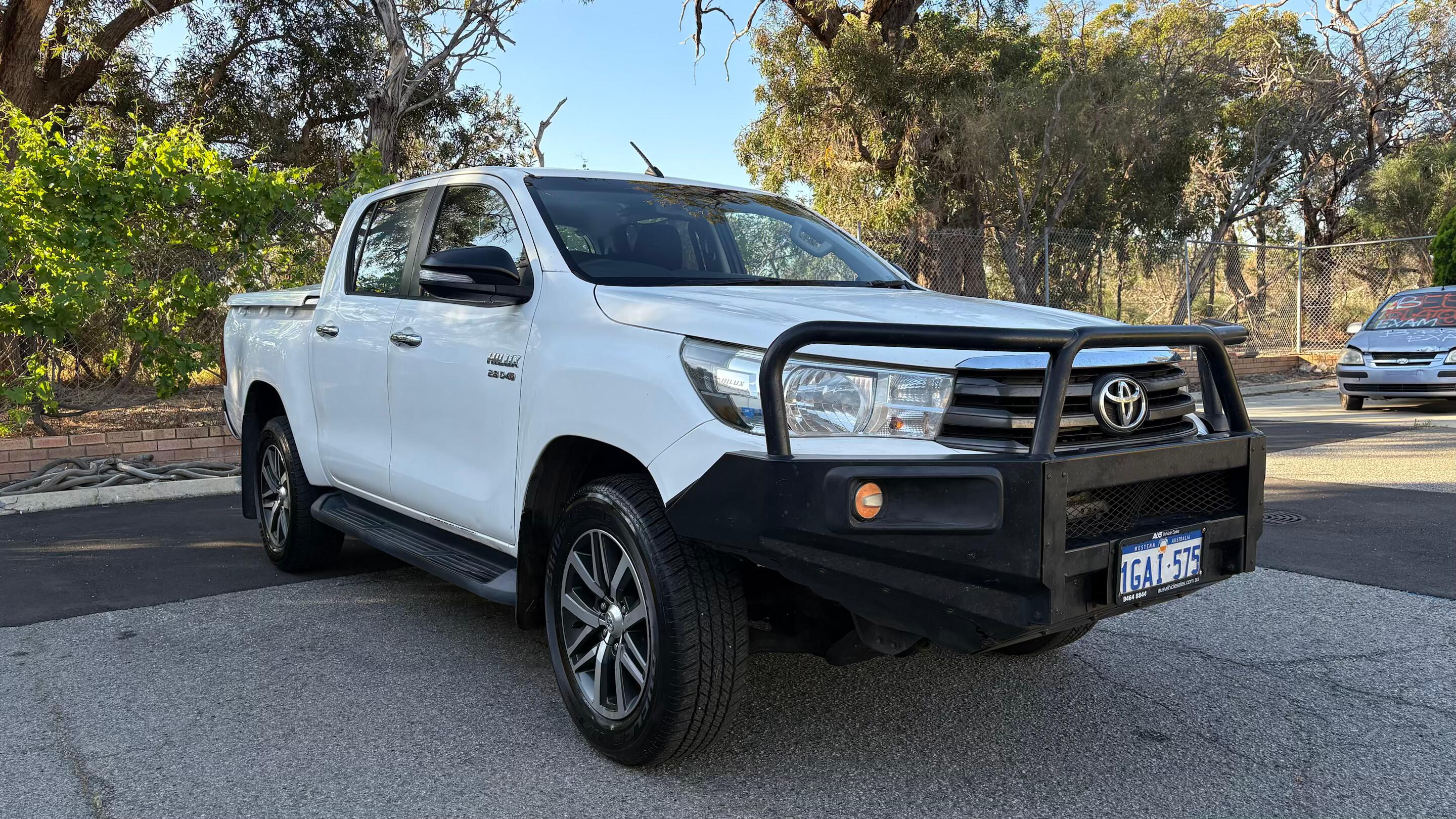 Toyota HILUX 2016 in Saint James