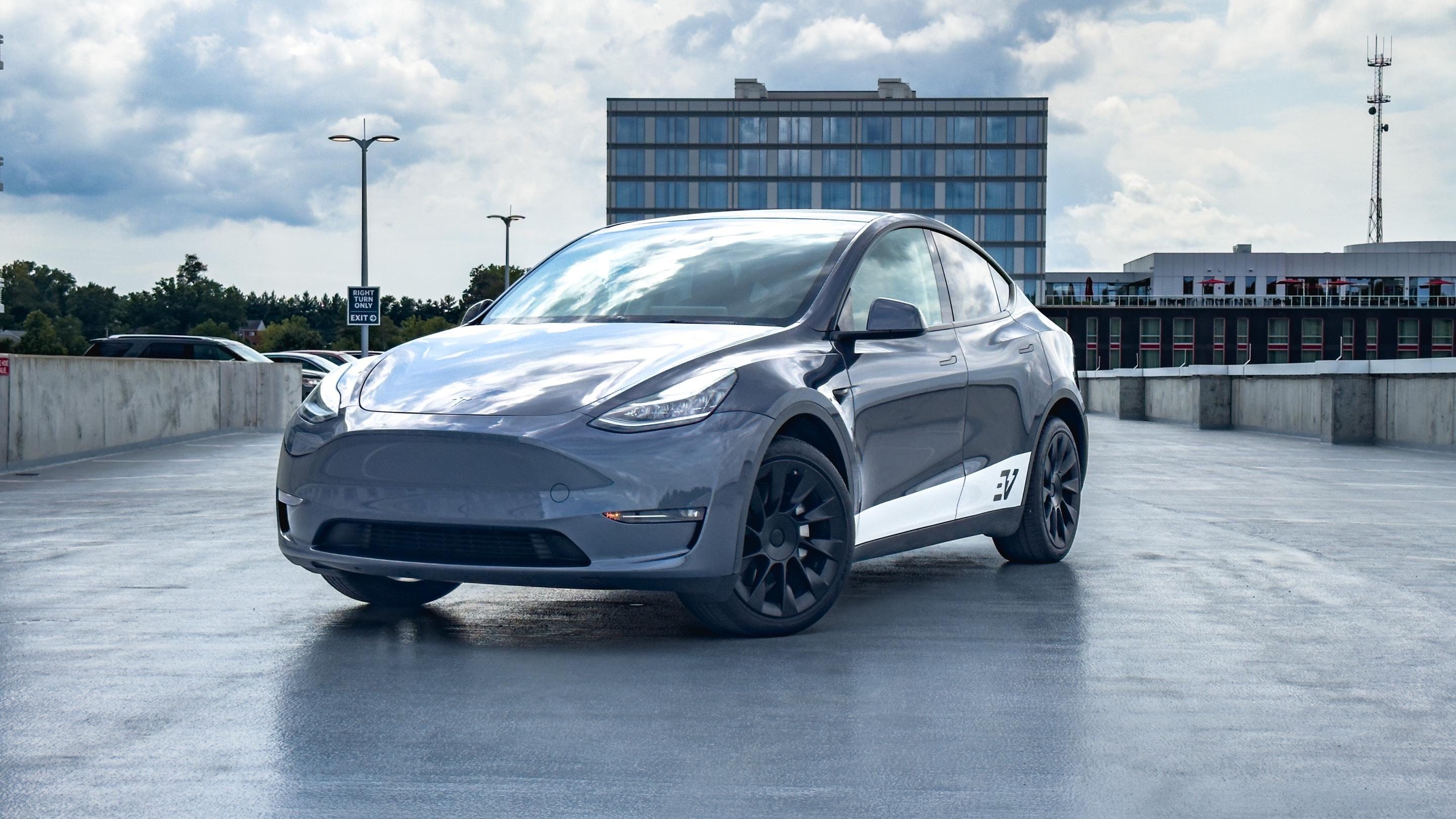 Tesla Model Y 2023 in Hebron, KY