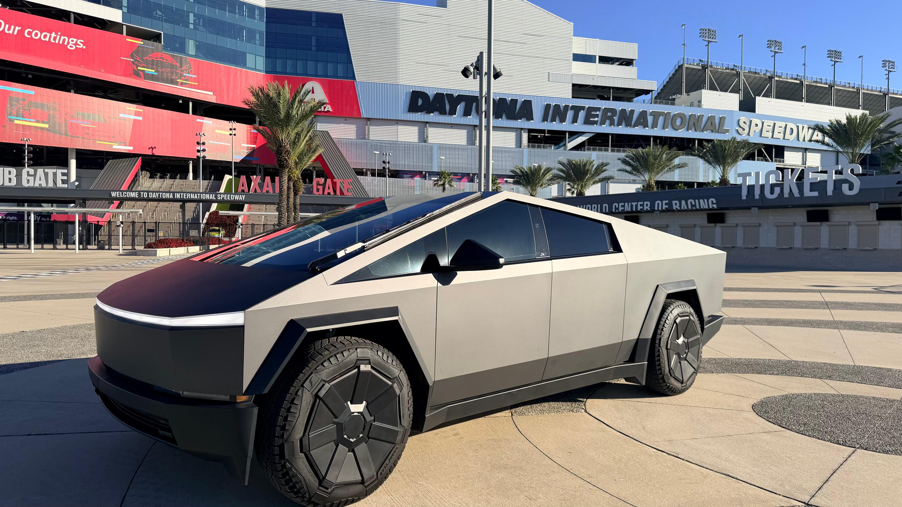 Tesla Cybertruck 2024 in Longwood, FL