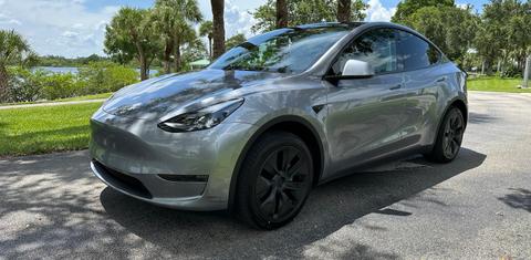 Tesla Model Y 2024
