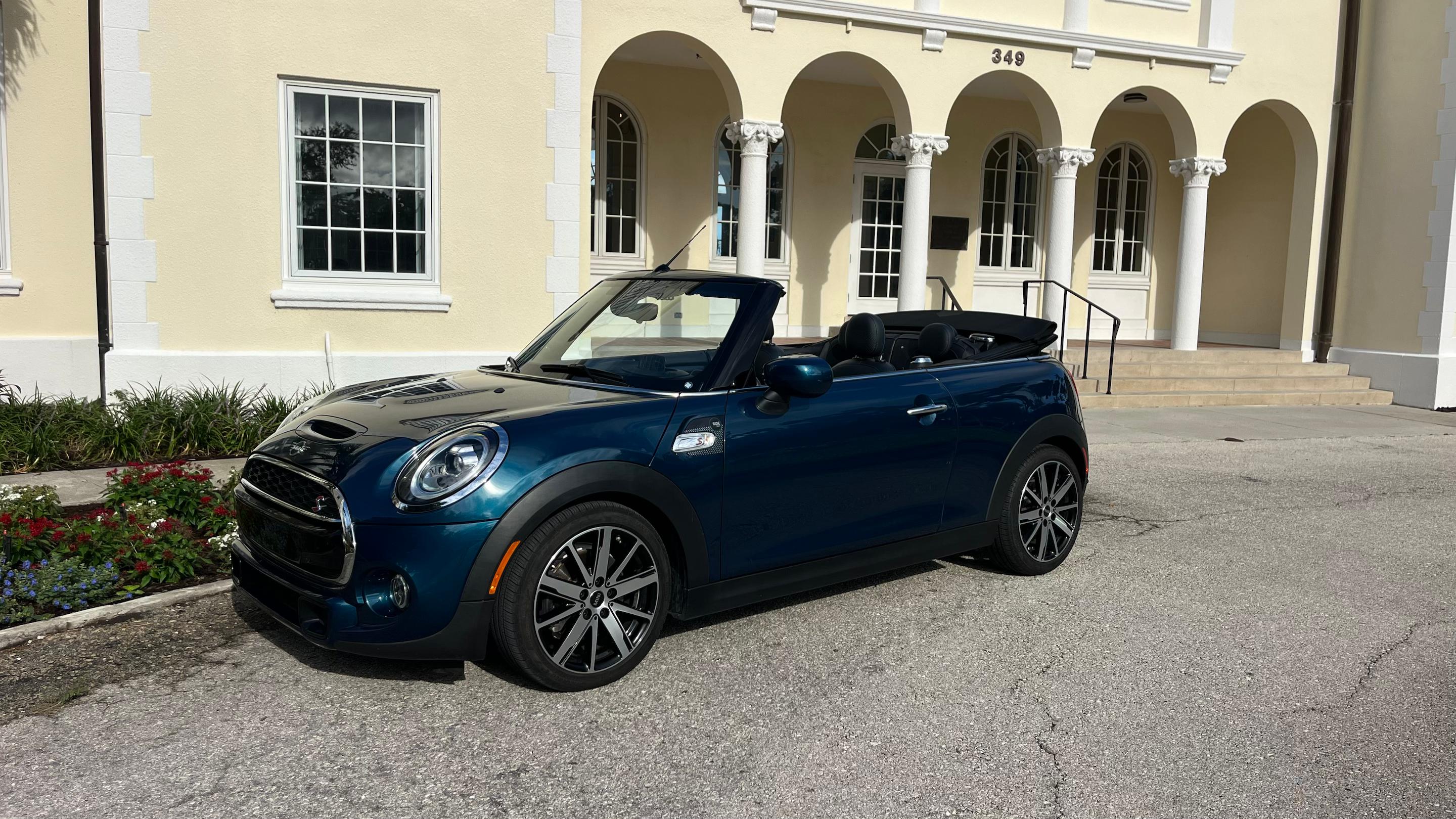MINI Convertible 2021 in Sarasota, FL