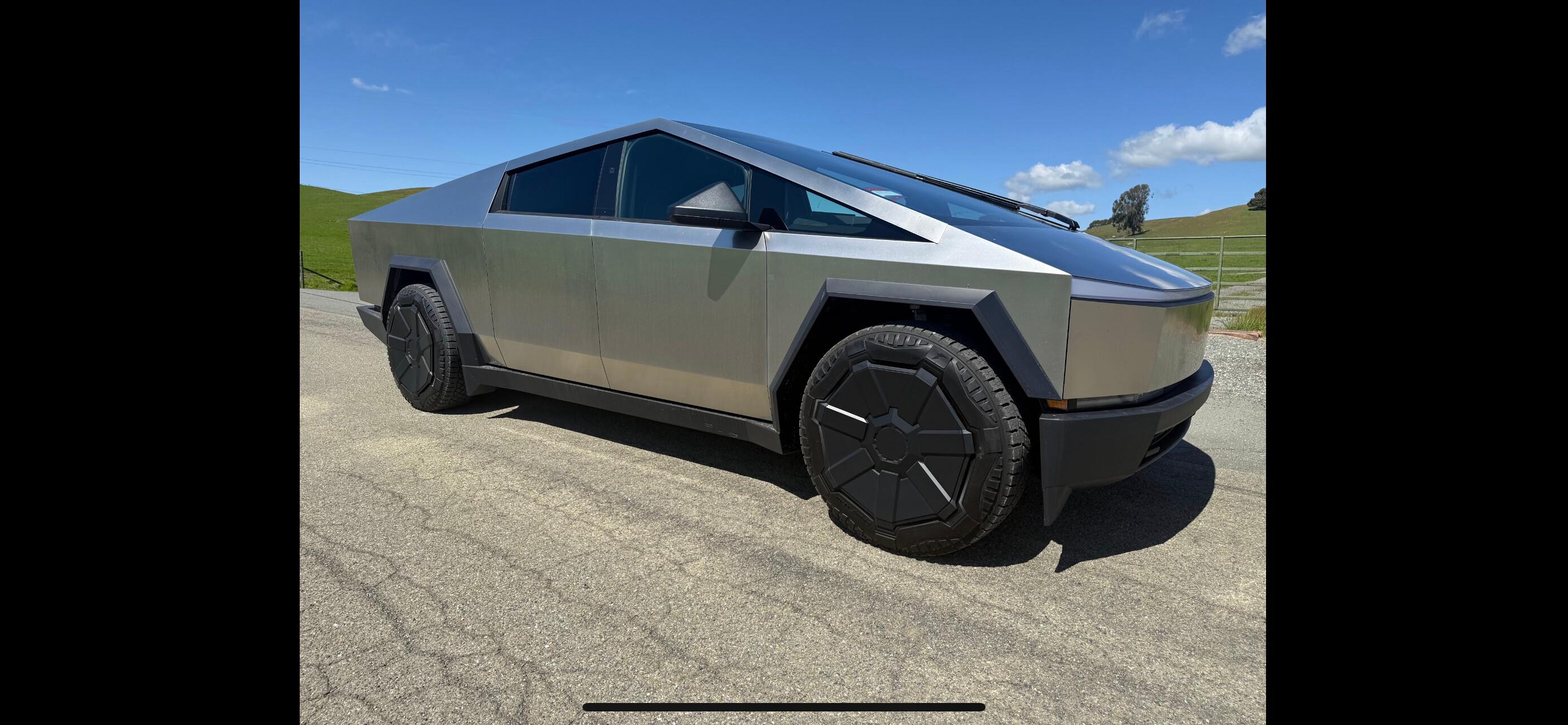 Tesla Cybertruck 2024 in San Jose, CA