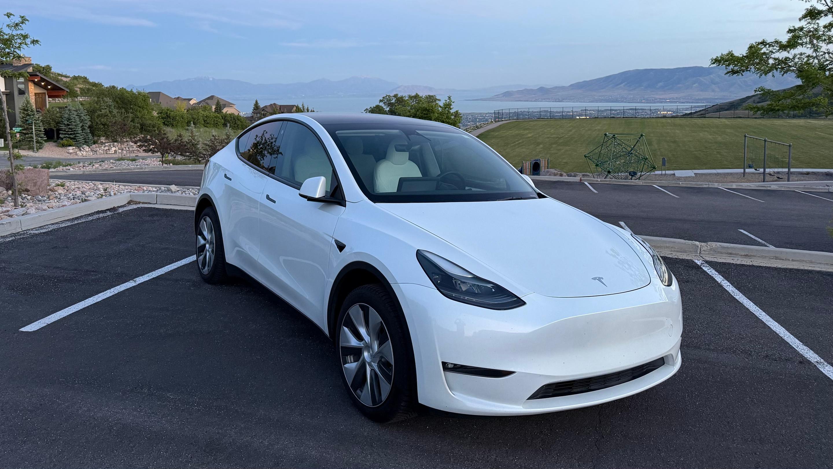 Tesla Model Y 2023 in Draper, UT