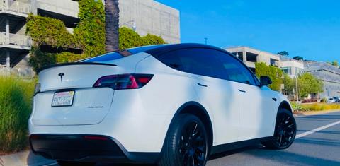 Tesla Model Y 2024