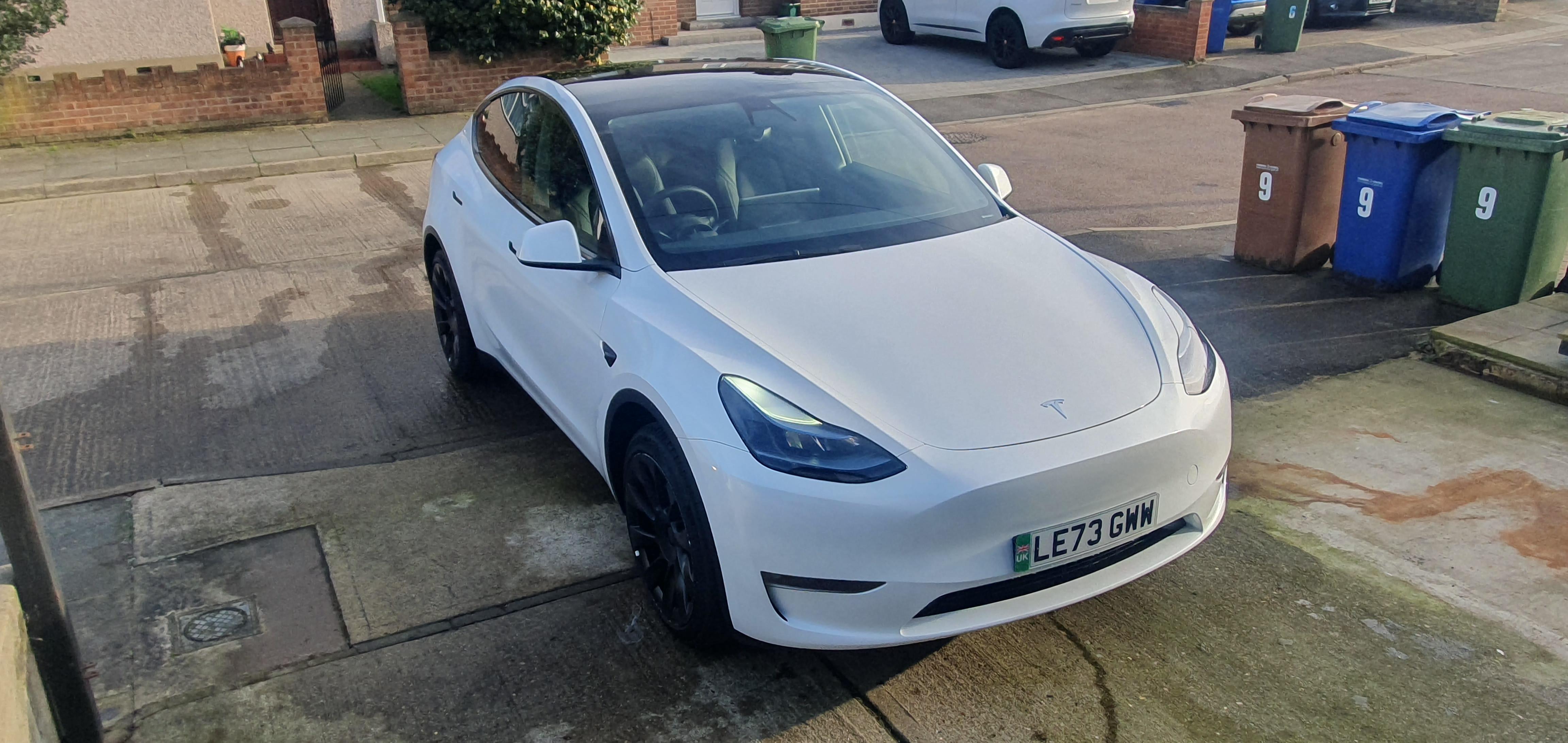Tesla Model Y 2023 in London