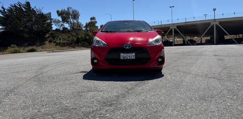 Toyota Prius c 2016