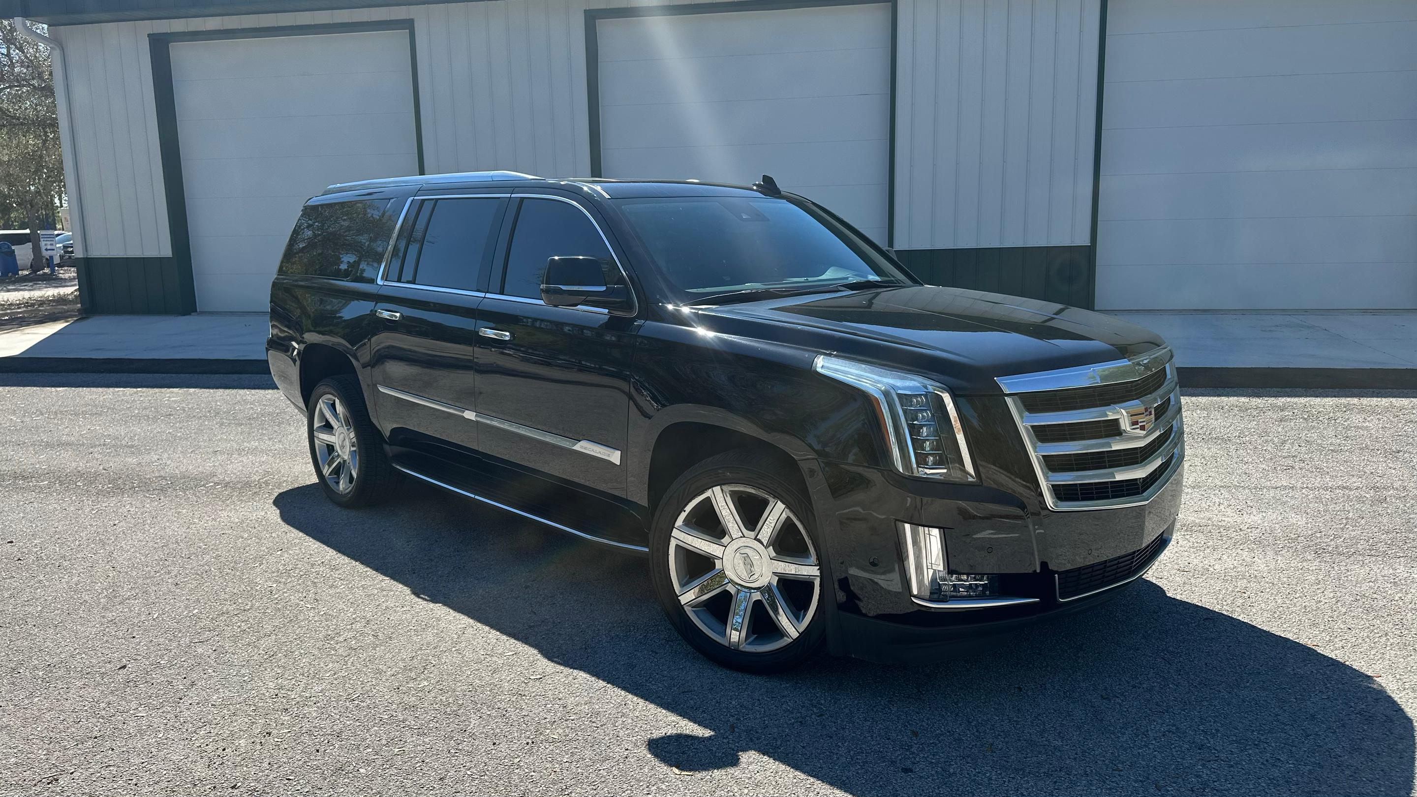 Cadillac Escalade ESV 2020 in 