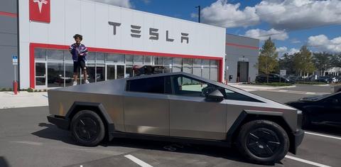 Tesla Cybertruck 2025