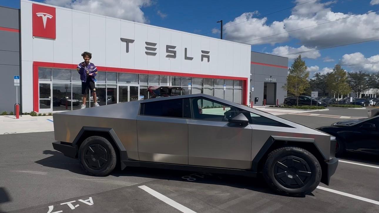 Tesla Cybertruck 2025 in Orlando, FL