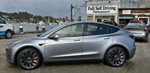 Tesla Model Y 2024