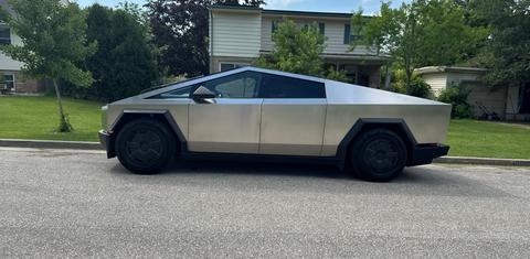 Tesla Cybertruck 2025