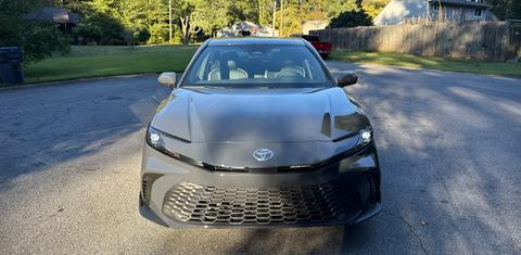 Toyota Camry Hybrid 2026