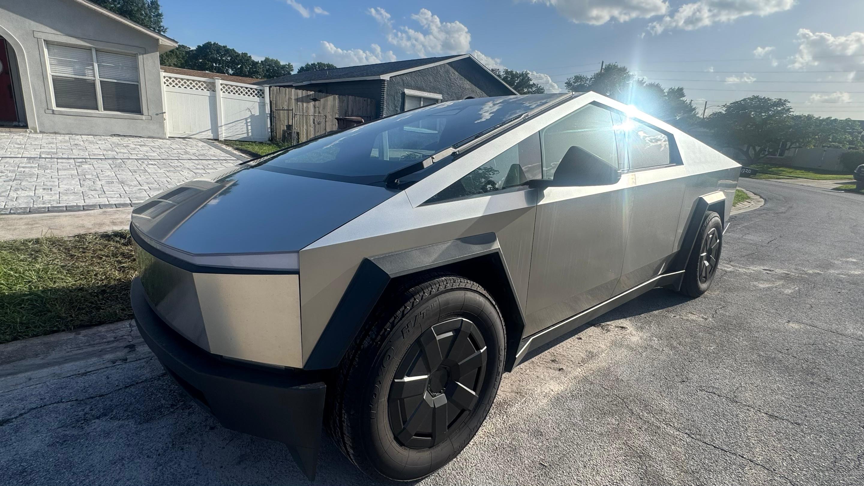 Tesla Cybertruck 2024 in Kissimmee, FL