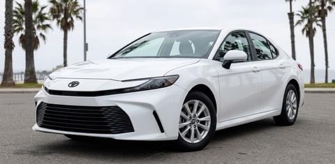Toyota Camry Hybrid 2025