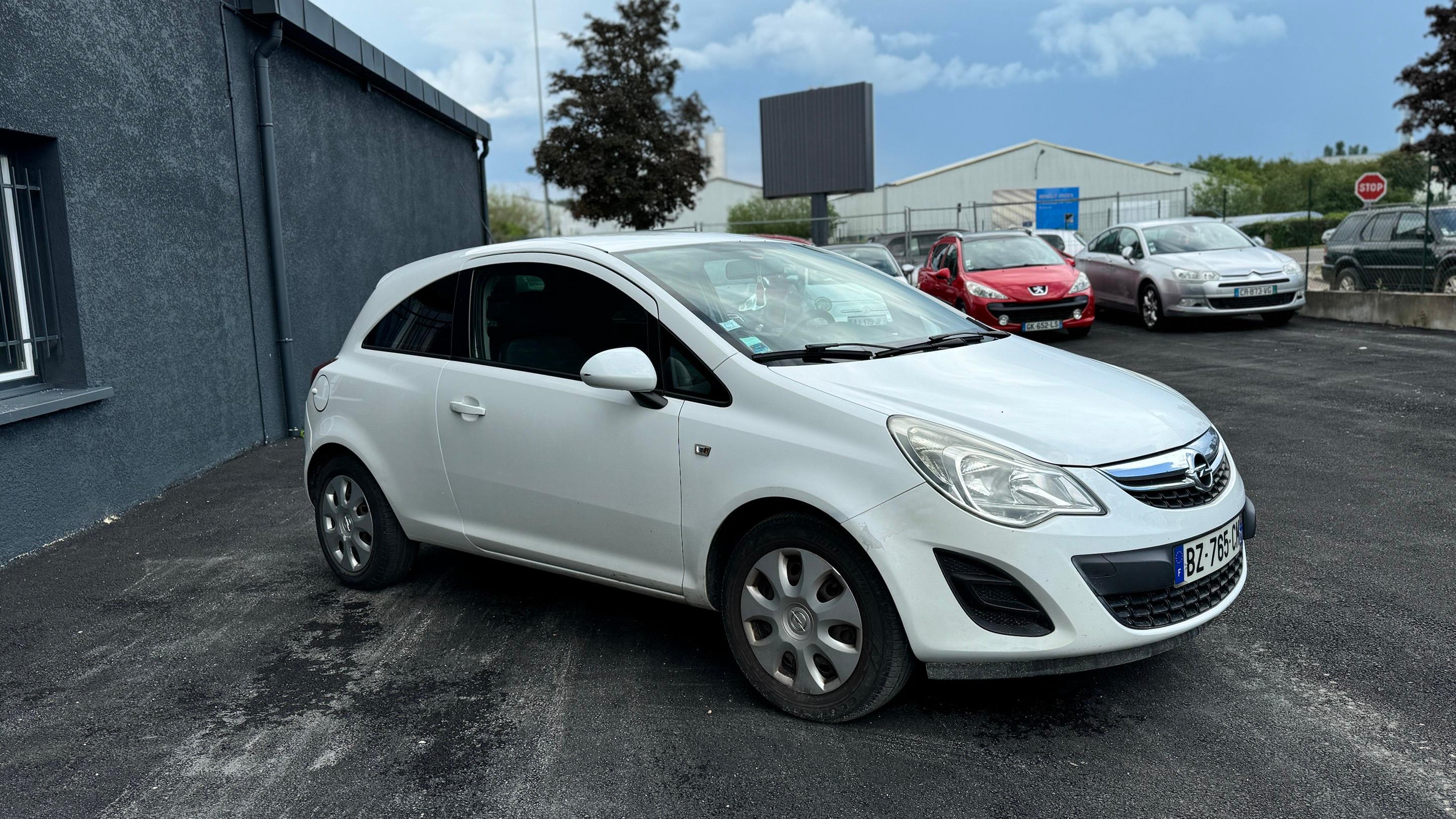 Opel CORSA 2011 à Dijon