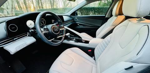 Hyundai Elantra Hybrid 2023