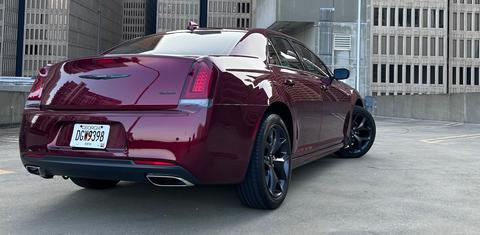 Chrysler 300 2023