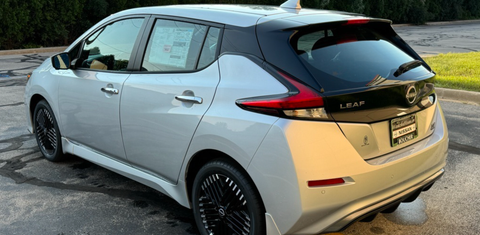 Nissan LEAF 2025