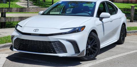 Toyota Camry Hybrid 2025