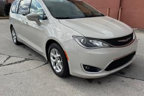 Chrysler Pacifica car