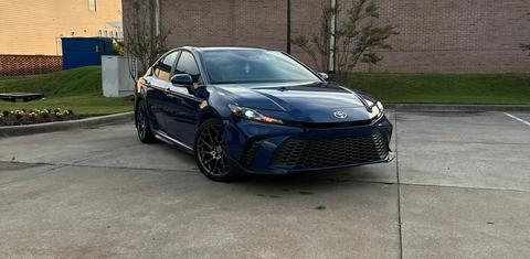 Toyota Camry Hybrid 2026