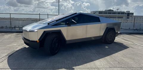 Tesla Cybertruck 2025