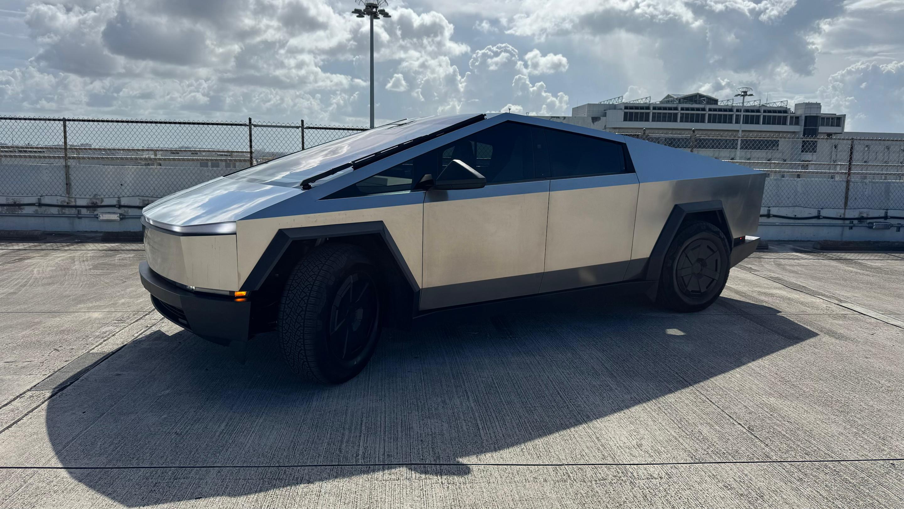 Tesla Cybertruck 2025 in Miami, FL