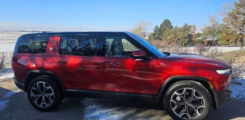 Rivian R1S 2025