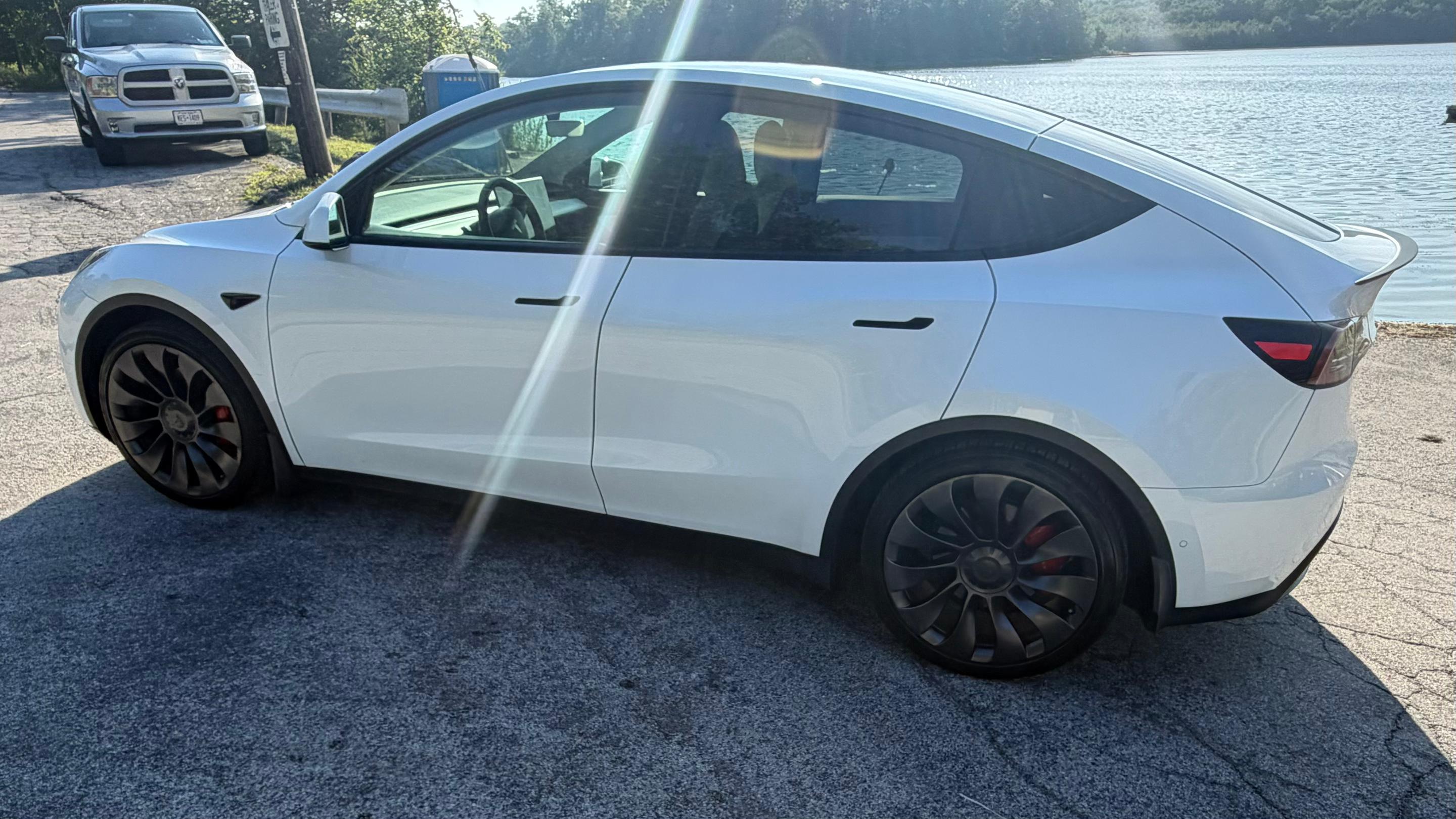 Tesla Model Y 2021 in Woodbury, NY